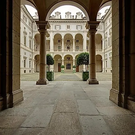 Bed & Breakfast Saluzzo Paesana 1718 4*