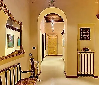 萨卢佐巴伊扎纳1718住宿加早餐酒店 4*