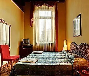 萨卢佐巴伊扎纳1718住宿加早餐酒店